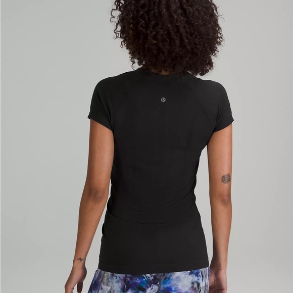 Lululemon Size 6 Swiftly Tech Short-Sleeve Shirt 2.0
Hip Length Black - Picture 2 of 6